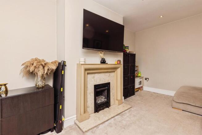 2 bed Terraced for sale Image 5