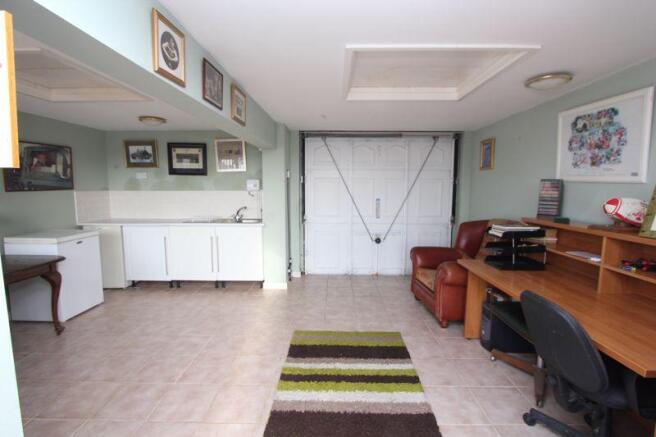 Garage 2