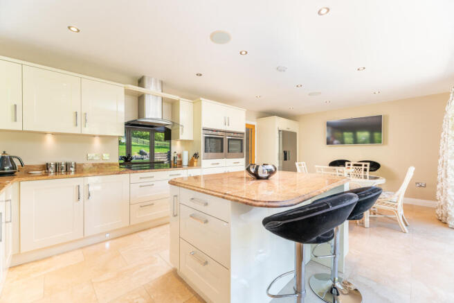 5 bed Barn Conversion for sale Image 7