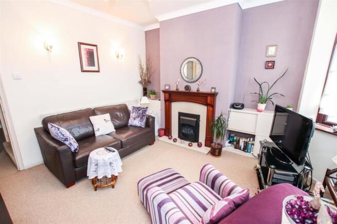 BAY FRONTED LOUNGE