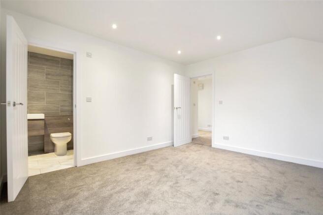 Master Bedroom (2)