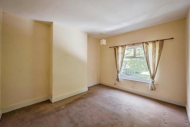 4 bed Semi-Detached for sale Image 12