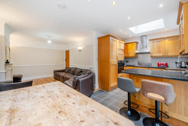 1372826-10-68f9f0...