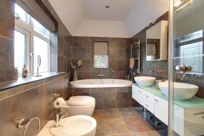 En-Suite Bathroom