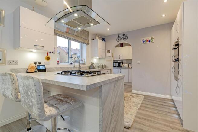 Splendid Kitchen/ Dining Room