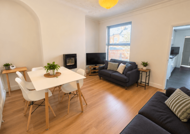 4 Bedroom end terrace house - HMO