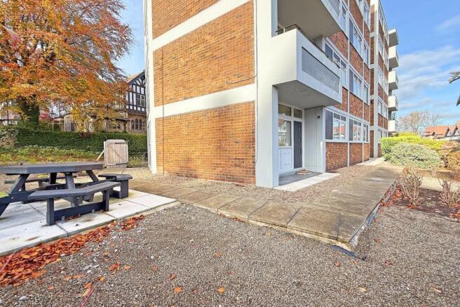3 bed Flat for sale Image 7