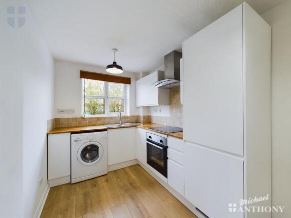 CAM02538G0-PR0254-STILL008