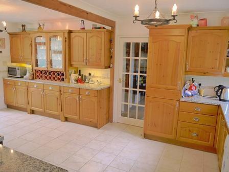 kitchen/breakfast
