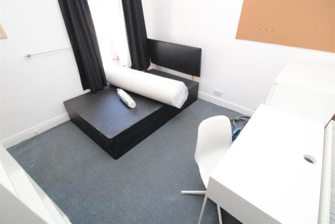 Bright bedroom with large desk and ample space...