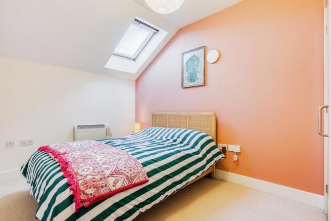 2 bed Flat for sale Image 5