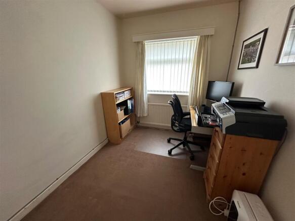 4 bed Detached for sale Image 12