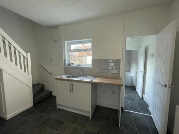 2 bed End of Terrace to rent Image 4