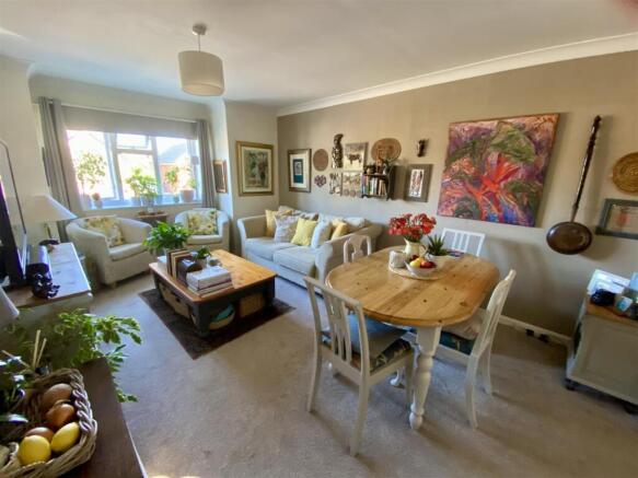 Lounge/Dining Room