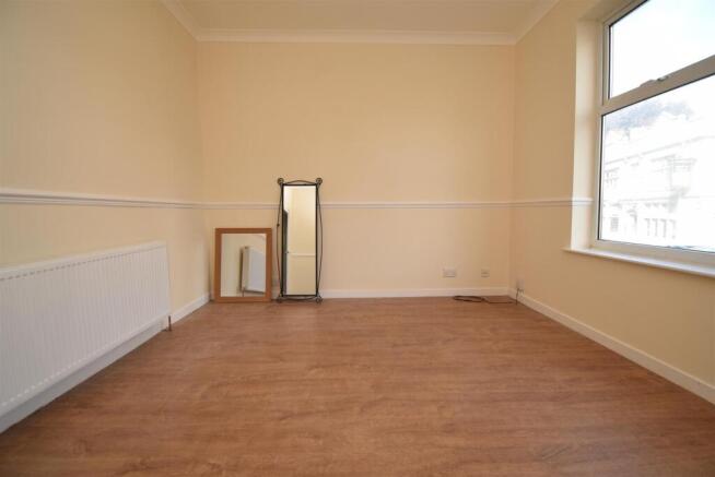 3 bed Terraced to rent Image 7