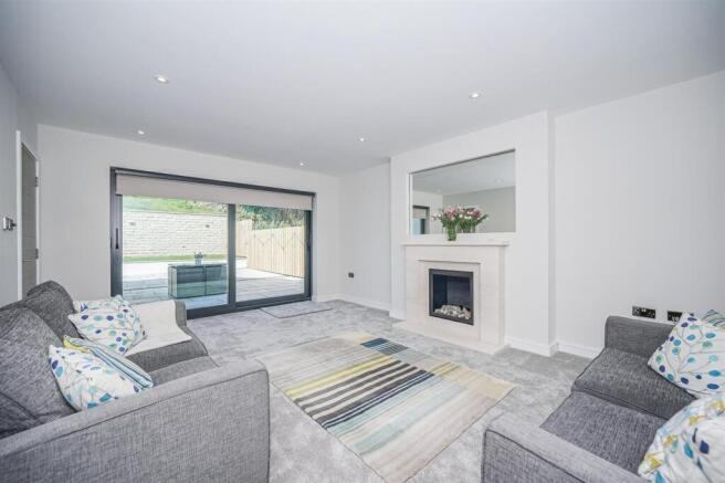 5 bed Detached for sale Image 6