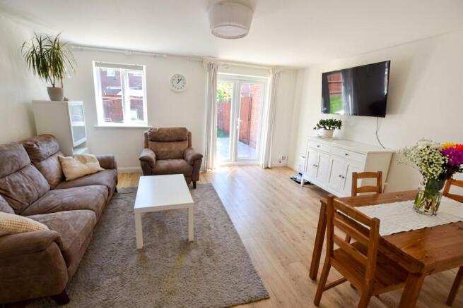 OPEN PLAN LIVING SPACE