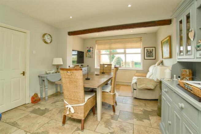 5 bed Detached for sale Image 10