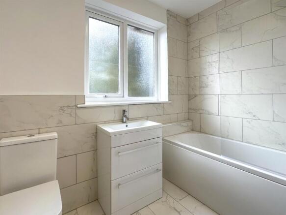 BATHROOM/WC