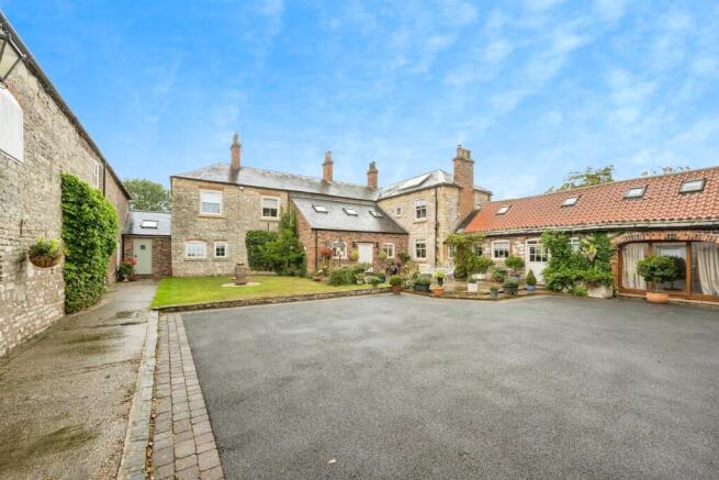 9 bed Detached for sale Image 5