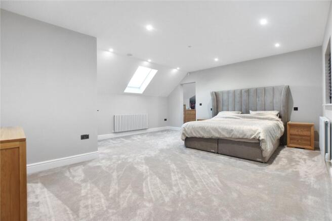 Master Bed (Pic2)