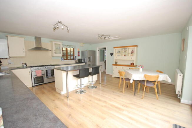 Kitchen/Breakfast...