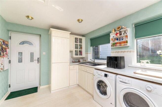 3 bed Semi-Detached for sale Image 10