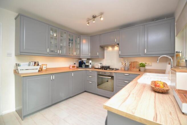 kitchen / breakfast 