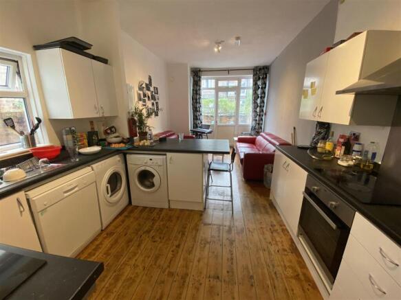 17ba.kitchen lounge.jpg