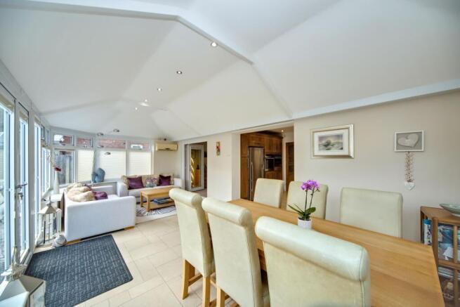 4 bed Detached for sale Image 9