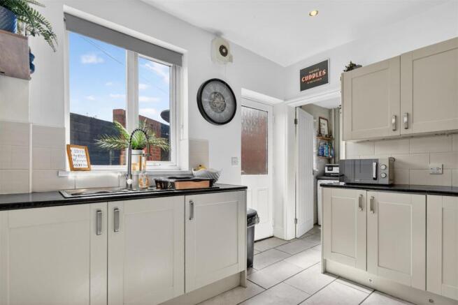 3 bed Semi-Detached for sale Image 5