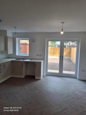 3 bed Semi-Detached to rent Image 5