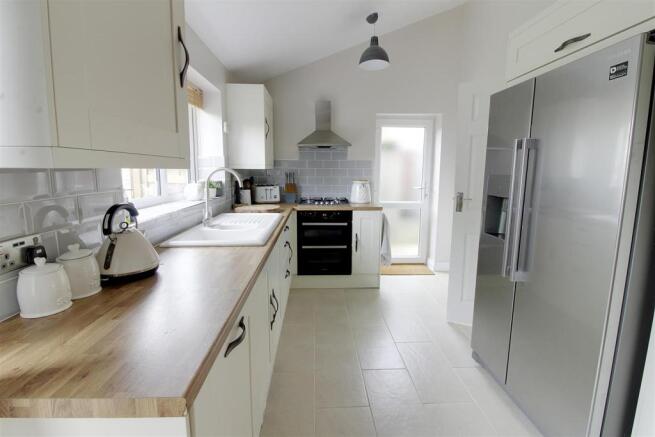 Kitchen 1.jpg