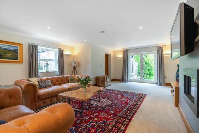 5 bed Detached for sale Image 8