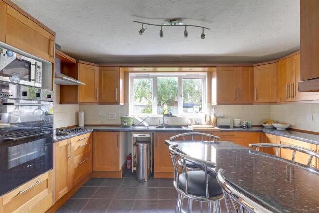 Kitchen2.jpg