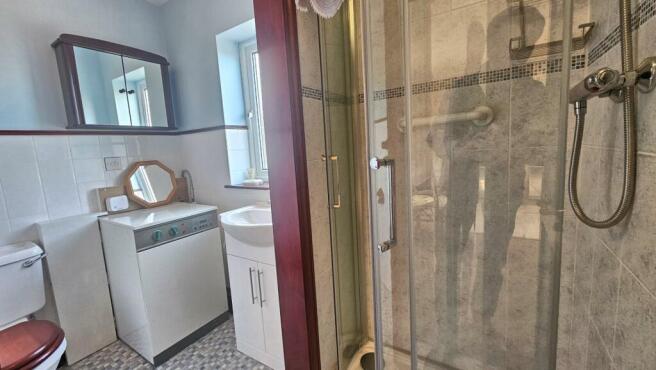 SHOWER ROOM AND WC