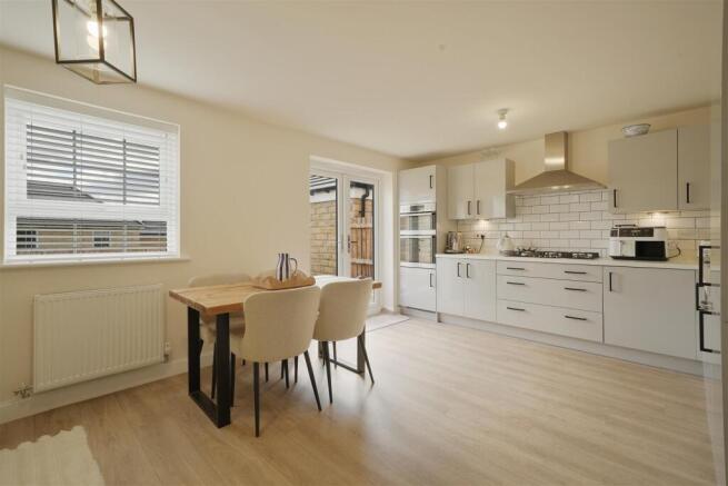 4 bed Detached for sale Image 7
