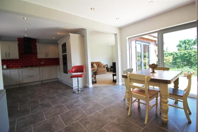 LIVING KITCHEN