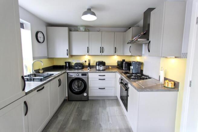 3 bed Semi-Detached for sale Image 4