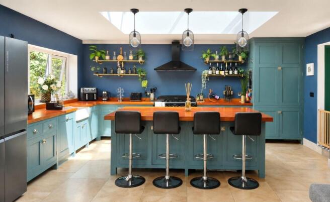 4 bed Detached for sale Image 3