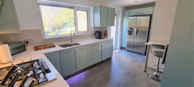 KITCHEN/BREAKFAST ROOM