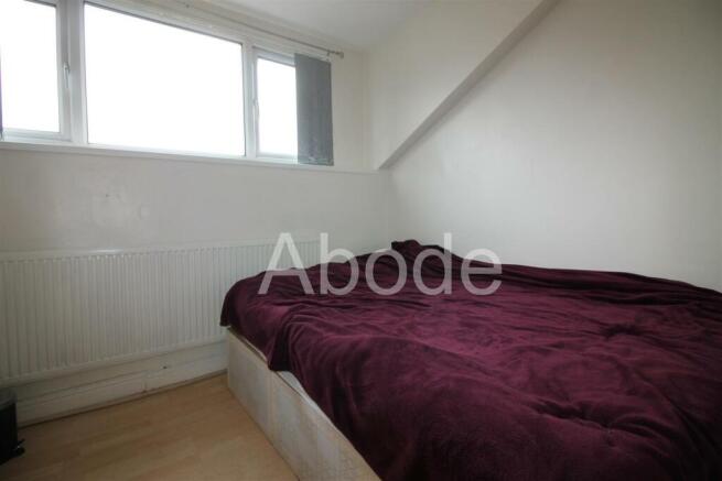 3 bed Flat to rent Image 6