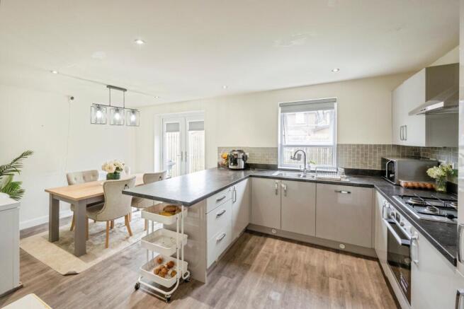 4 bed Detached for sale Image 4