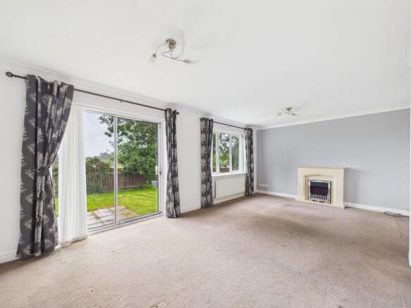 3 bed Detached to rent Image 4