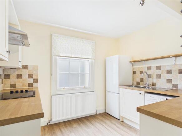 Kitchen 1 .jpg