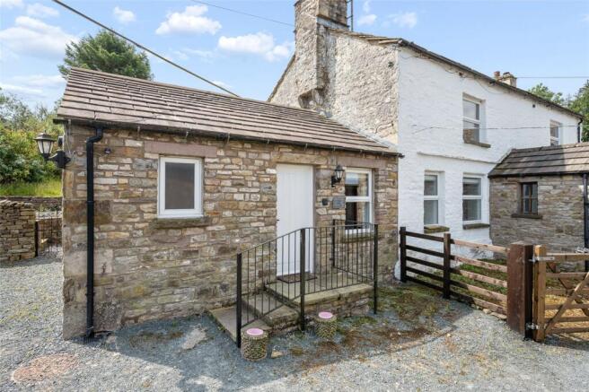 5 bed Detached for sale Image 12