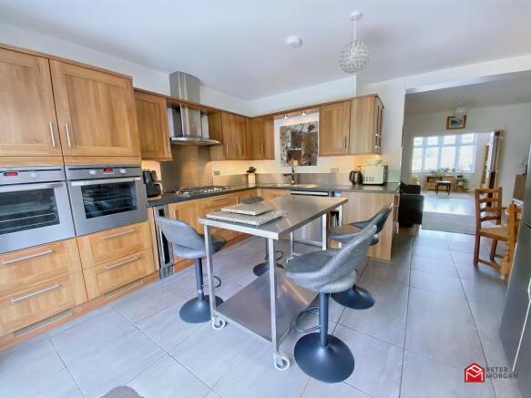 Kitchen/ Dining Area