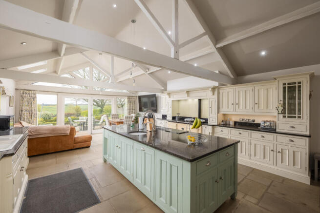 5 bed Farm House for sale Image 8