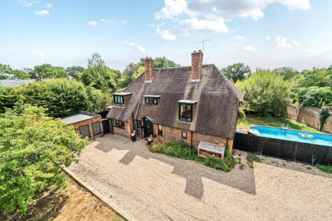 Longdown Road, Lower Bourne, Farnham, GU10