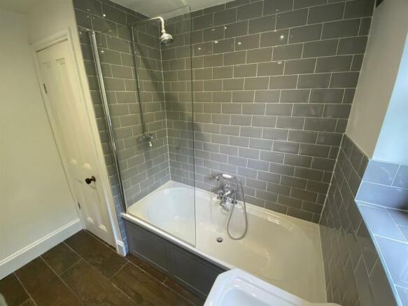 bathroom 4.jpg